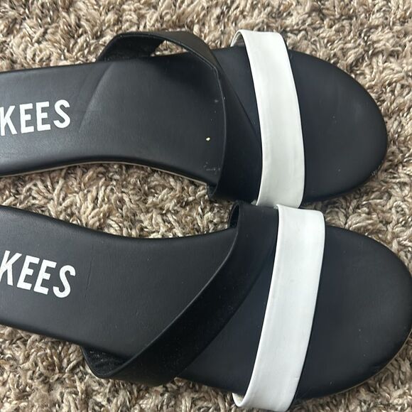 TKEES Kat Strap Leather Sandals Flats Black White Sz 7 - Picture 5 of 8